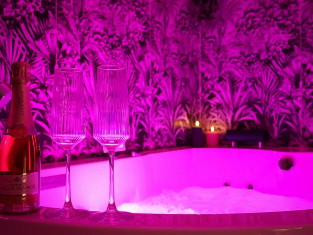 suite romantique avec balnéo privative à Grenoble