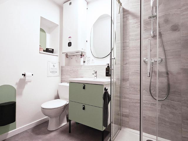 salle de bain moderne dans un appartement premium à Grenoble