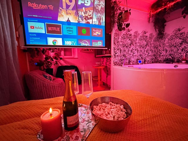 suite romantique avec cinéma privé à Grenoble